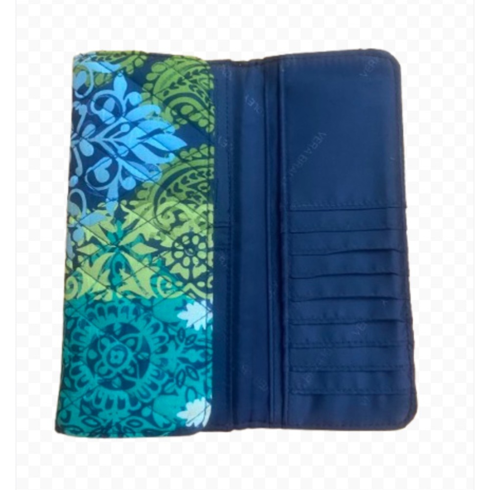 Vera Bradley quilted magnetic closure wallet in the “Caribbean Sea” pattern - Picture 4 of 10